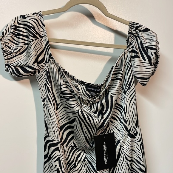 Pretty Little Things NWT Monochrome Zebra Bardot Asymmetric Midi Dress - Picture 4 of 4